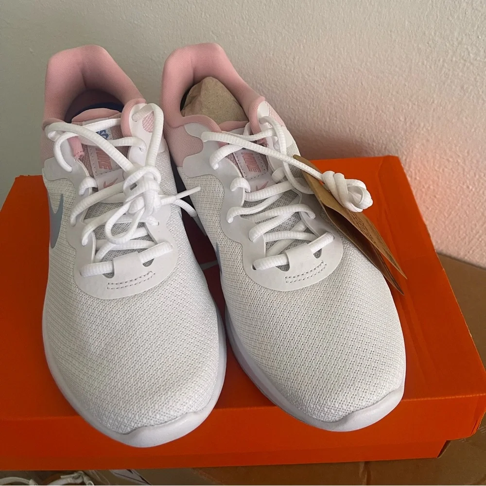 NIKE women sneakers